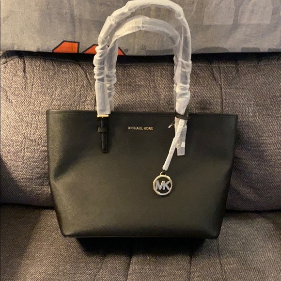 Michael Kors Handbags - Michael Kors black bag Michael Kors Handbags - Michael Kors black bag